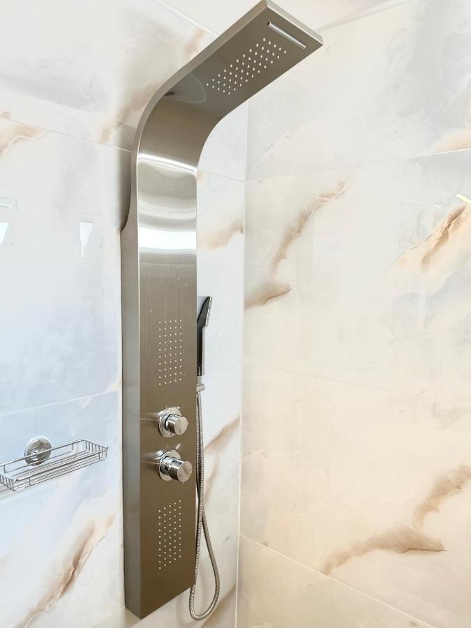 Step One | Luxury Suites Right In The Heart Of Acropolis Next To Metro Station Athen Eksteriør billede