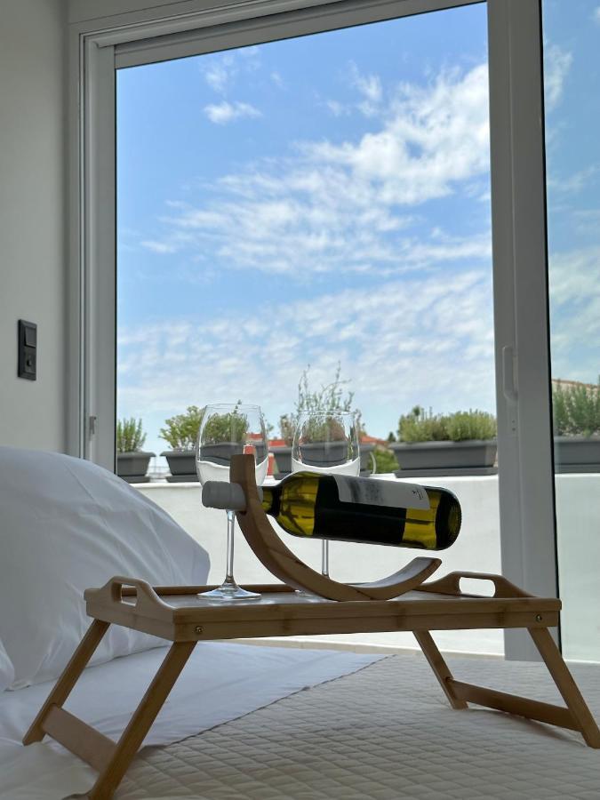 Step One | Luxury Suites Right In The Heart Of Acropolis Next To Metro Station Athen Eksteriør billede