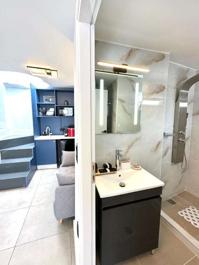 Step One | Luxury Suites Right In The Heart Of Acropolis Next To Metro Station Athen Eksteriør billede