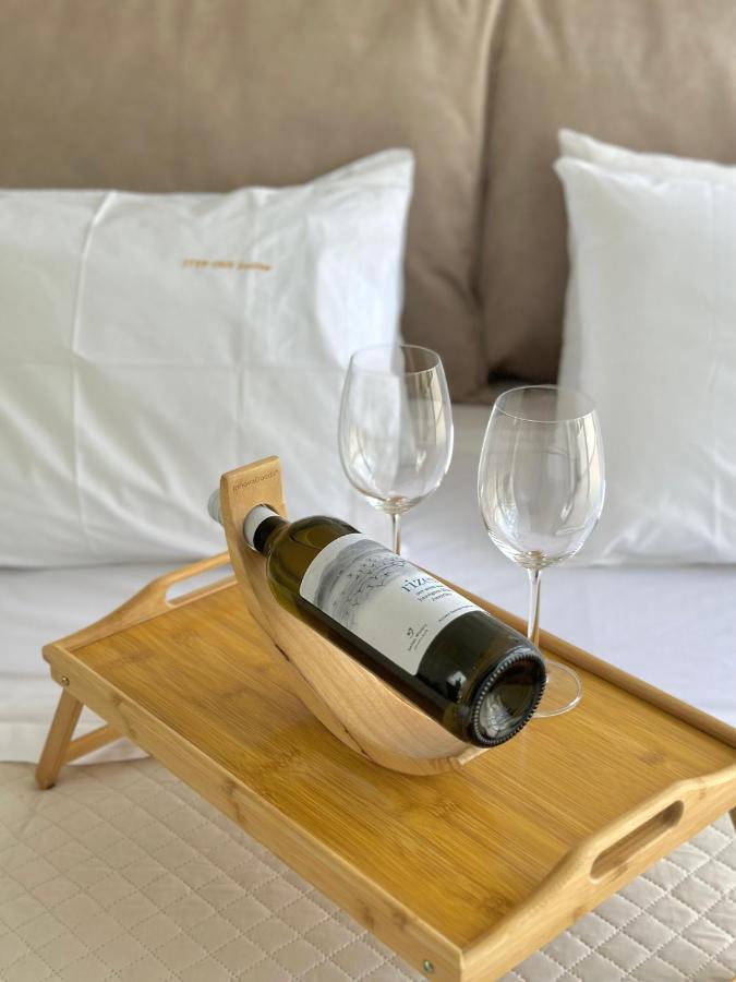 Step One | Luxury Suites Right In The Heart Of Acropolis Next To Metro Station Athen Eksteriør billede