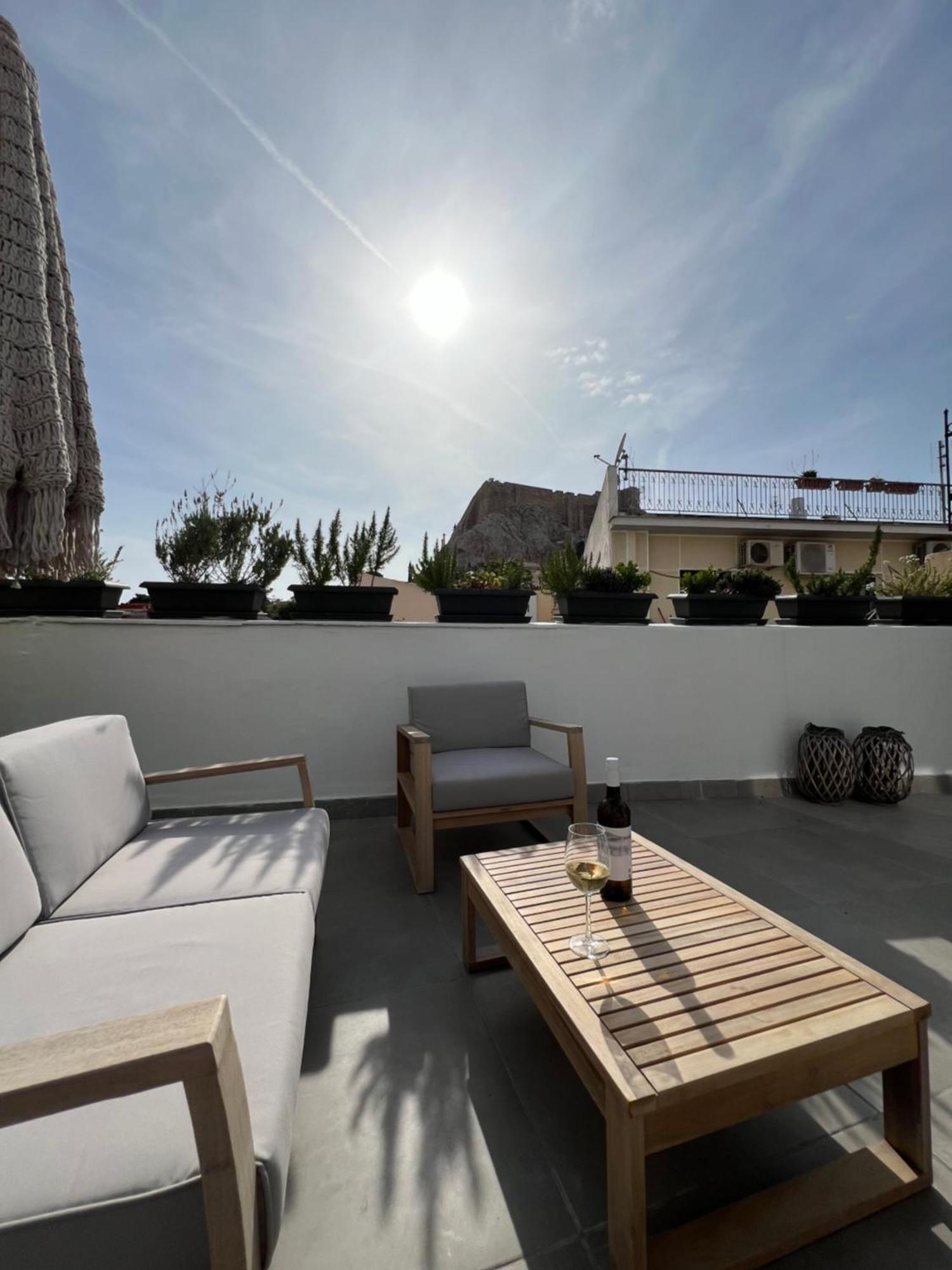 Step One | Luxury Suites Right In The Heart Of Acropolis Next To Metro Station Athen Eksteriør billede