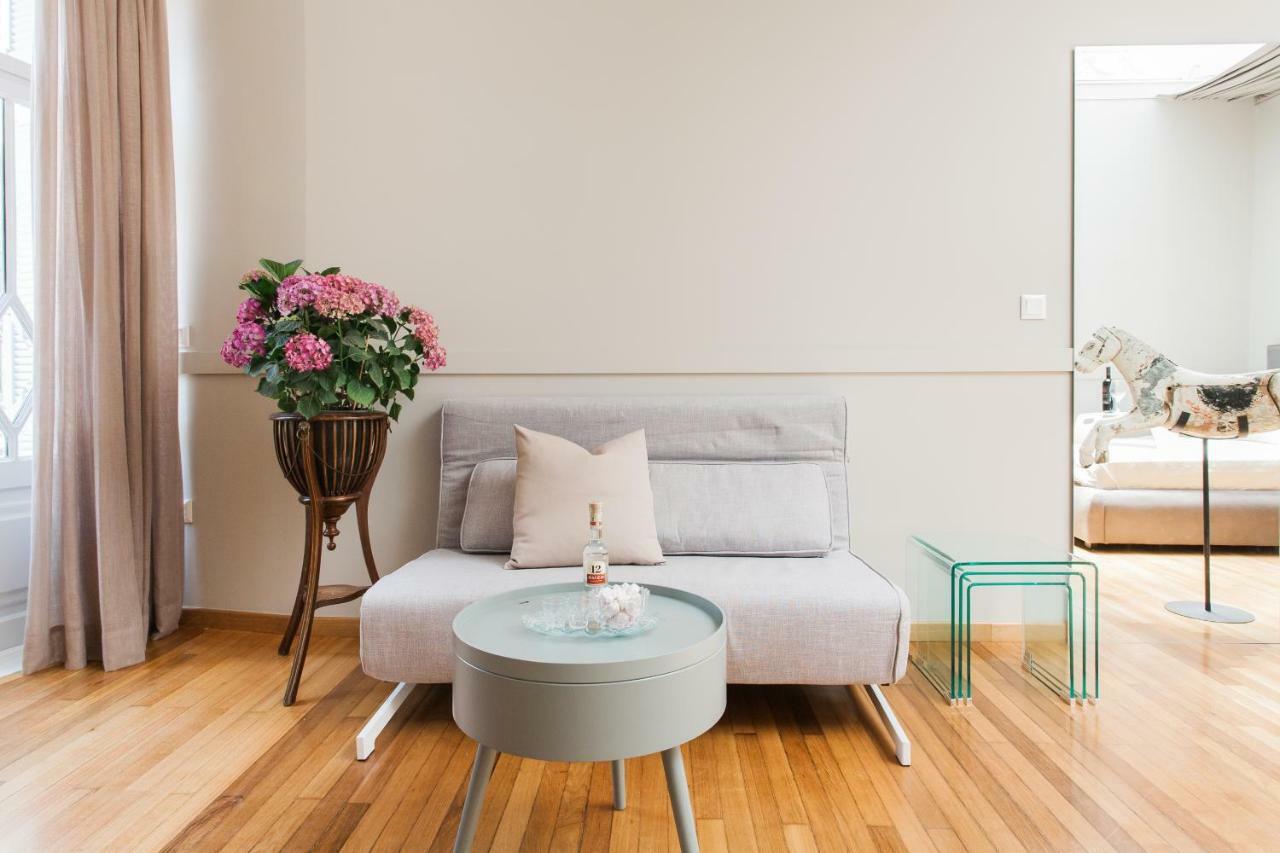 Step One | Luxury Suites Right In The Heart Of Acropolis Next To Metro Station Athen Eksteriør billede