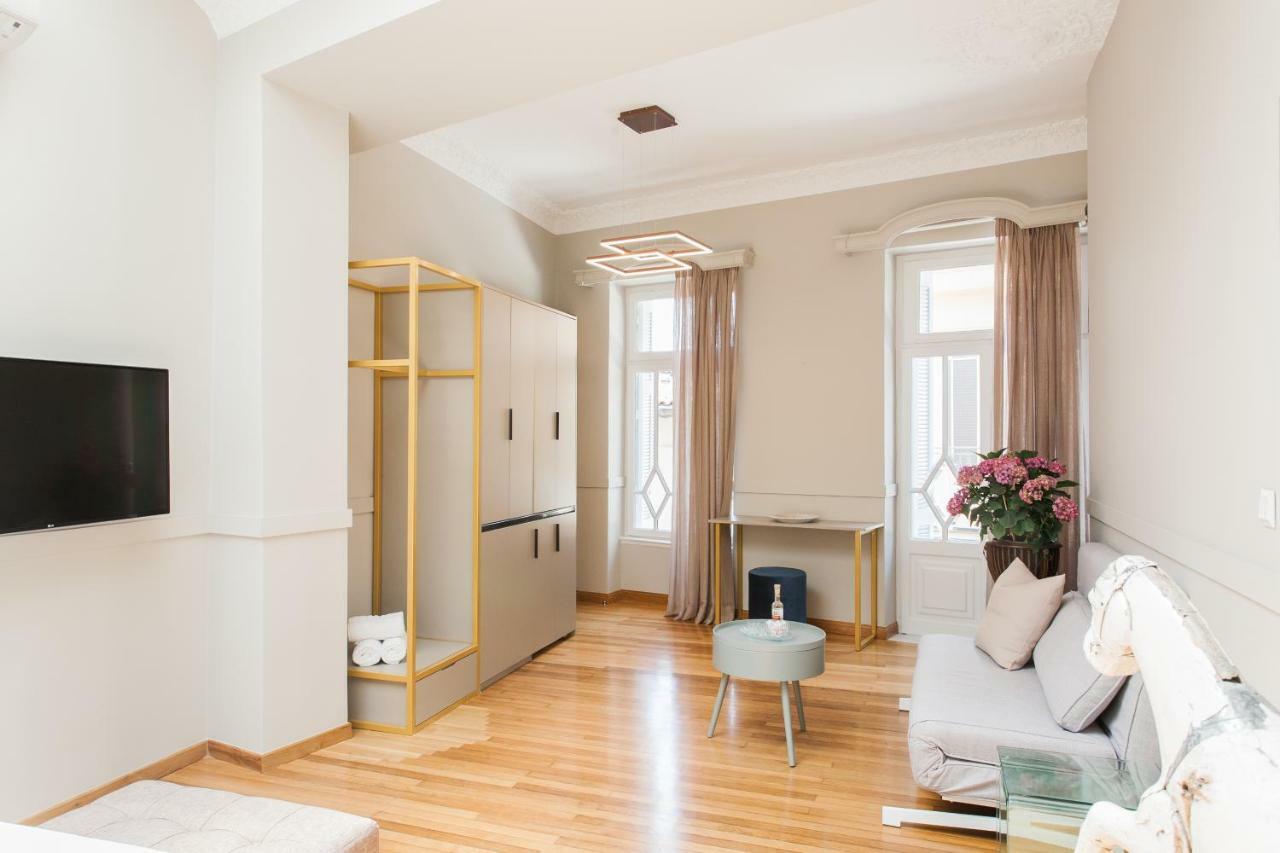 Step One | Luxury Suites Right In The Heart Of Acropolis Next To Metro Station Athen Eksteriør billede