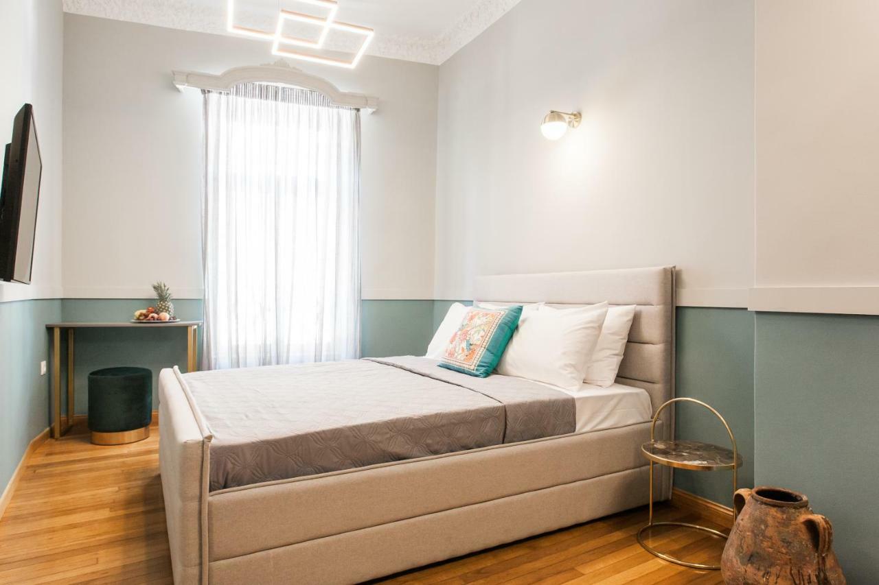 Step One | Luxury Suites Right In The Heart Of Acropolis Next To Metro Station Athen Eksteriør billede