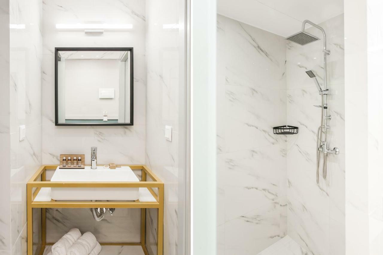 Step One | Luxury Suites Right In The Heart Of Acropolis Next To Metro Station Athen Eksteriør billede
