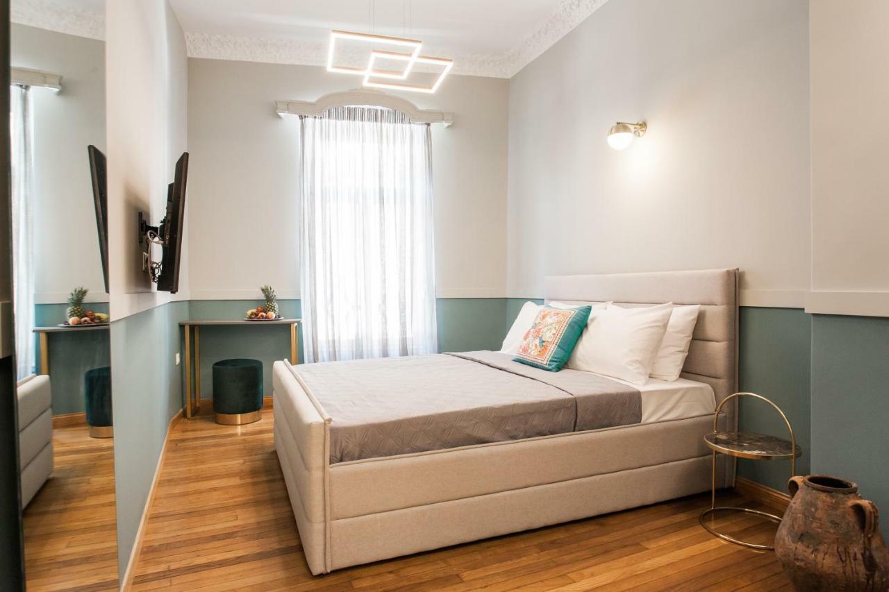 Step One | Luxury Suites Right In The Heart Of Acropolis Next To Metro Station Athen Eksteriør billede