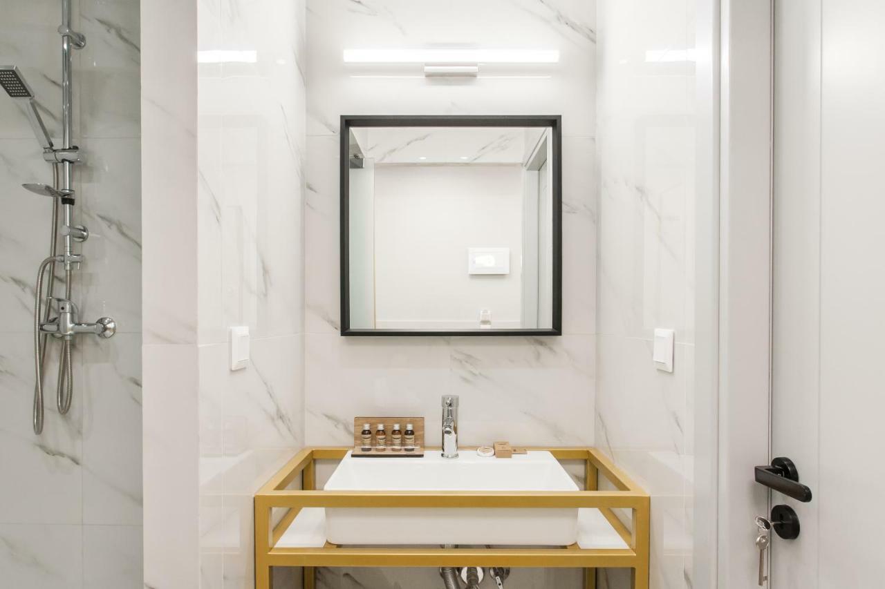 Step One | Luxury Suites Right In The Heart Of Acropolis Next To Metro Station Athen Eksteriør billede