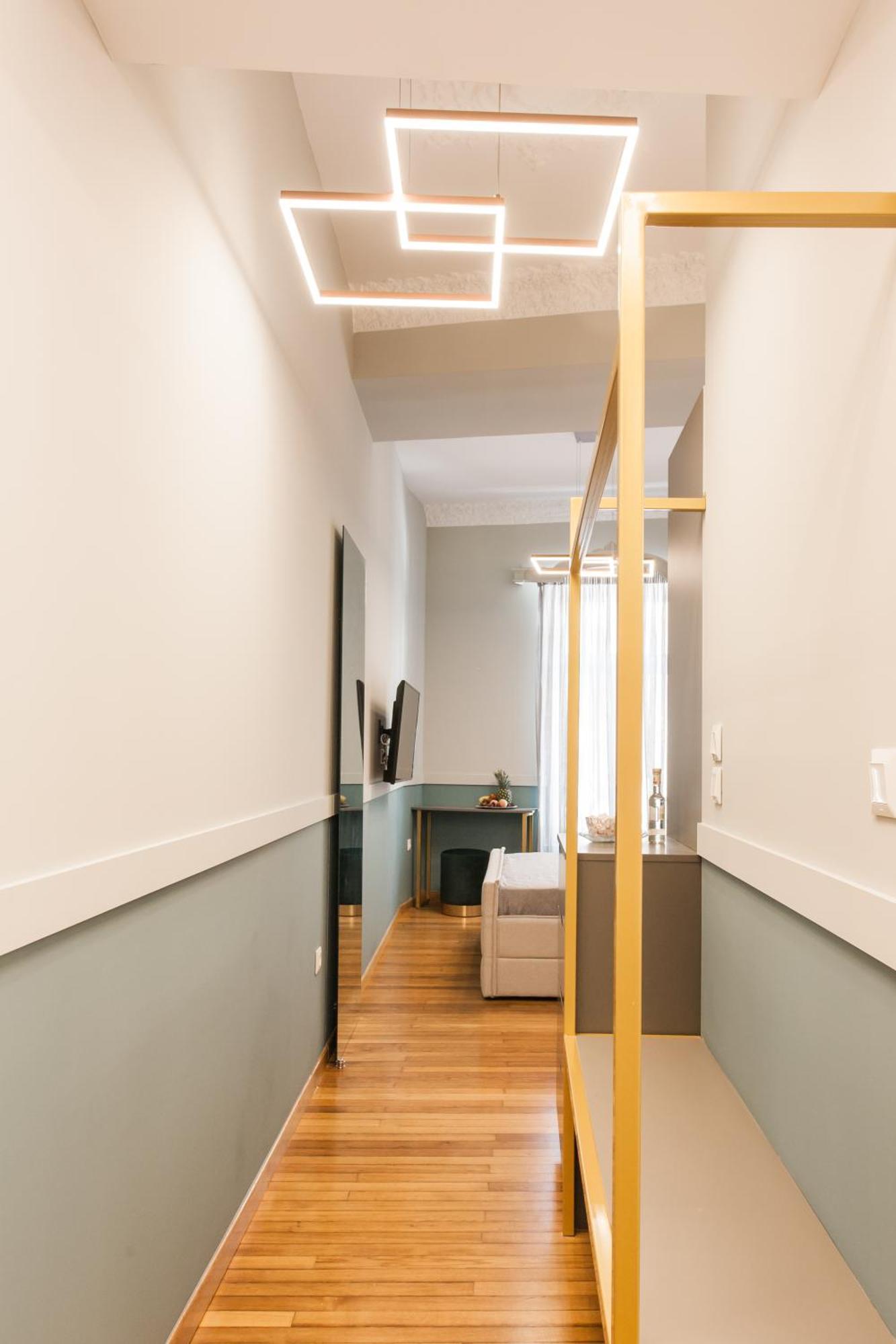 Step One | Luxury Suites Right In The Heart Of Acropolis Next To Metro Station Athen Eksteriør billede