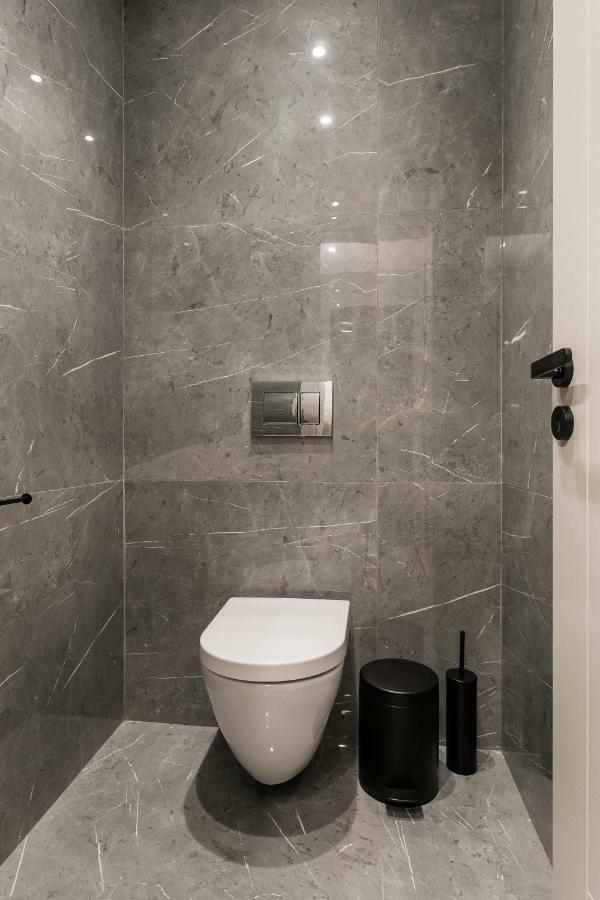 Step One | Luxury Suites Right In The Heart Of Acropolis Next To Metro Station Athen Eksteriør billede